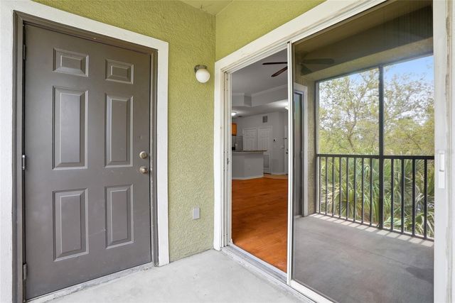 9916 COURTNEY PALMS BOULEVARD 302, Tampa, FL 33619