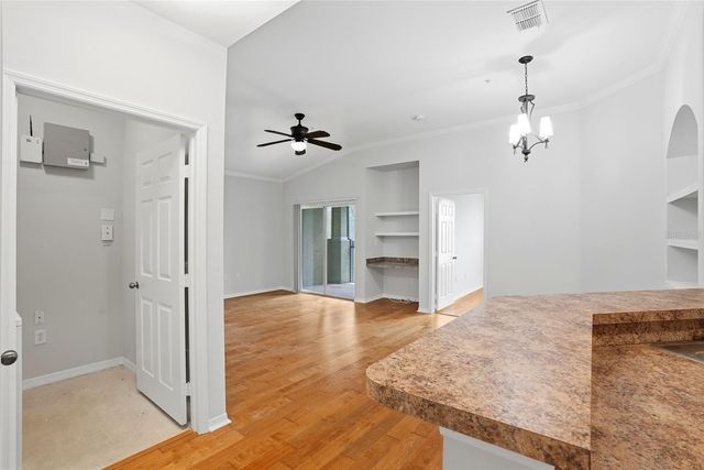 9916 COURTNEY PALMS BOULEVARD 302, Tampa, FL 33619