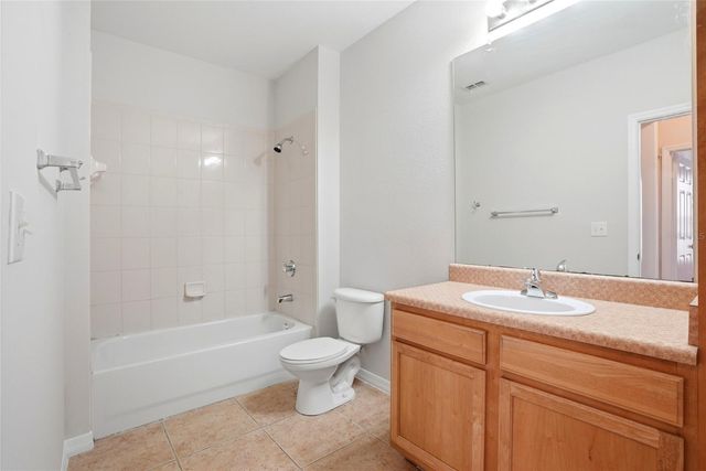 9916 COURTNEY PALMS BOULEVARD 302, Tampa, FL 33619