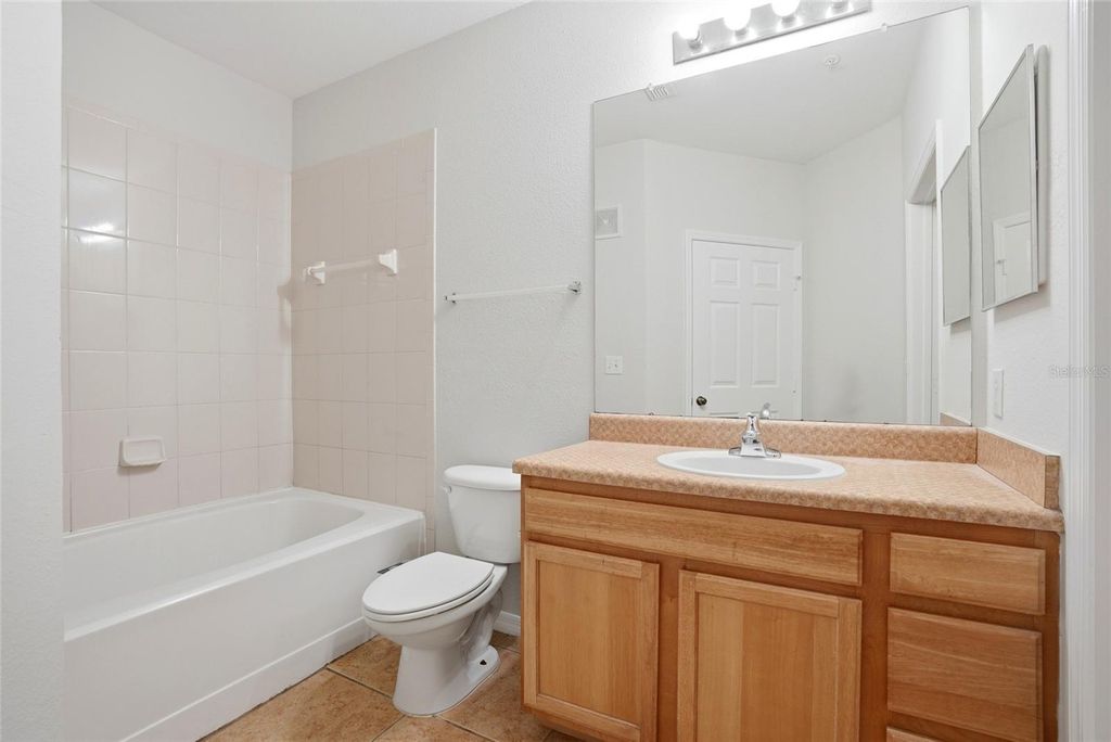 Image 13 of property listing at 9916 COURTNEY PALMS BOULEVARD 302, Tampa, FL 33619