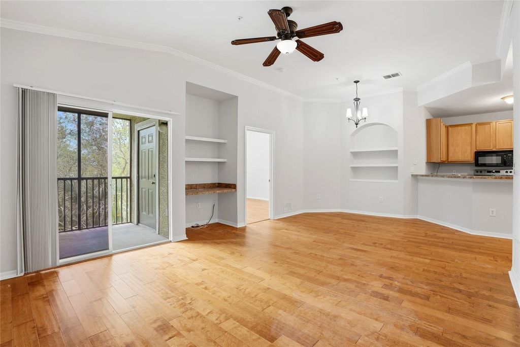 Image 17 of property listing at 9916 COURTNEY PALMS BOULEVARD 302, Tampa, FL 33619