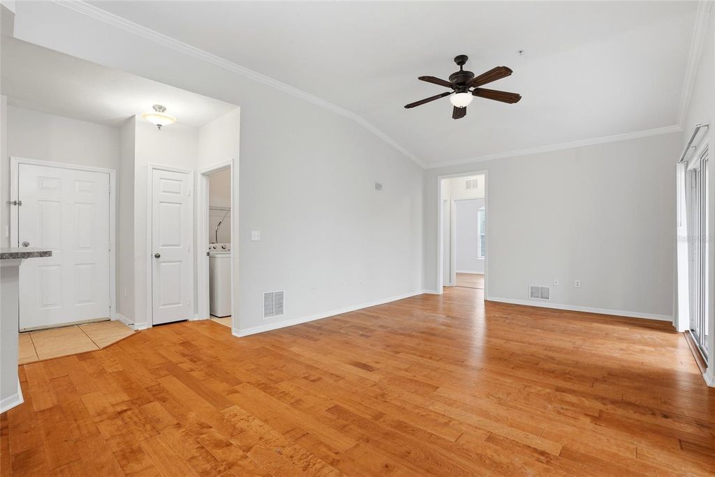 Image 18 of property listing at 9916 COURTNEY PALMS BOULEVARD 302, Tampa, FL 33619