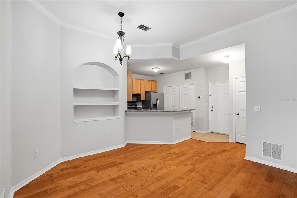 Image 22 of property listing at 9916 COURTNEY PALMS BOULEVARD 302, Tampa, FL 33619