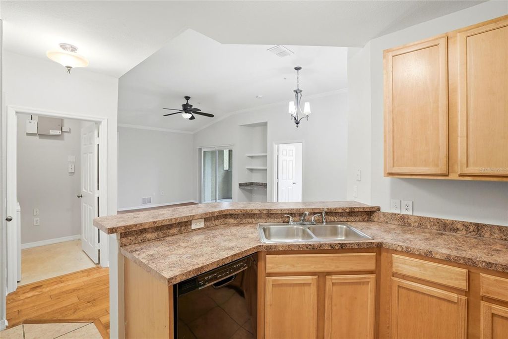 Image 24 of property listing at 9916 COURTNEY PALMS BOULEVARD 302, Tampa, FL 33619