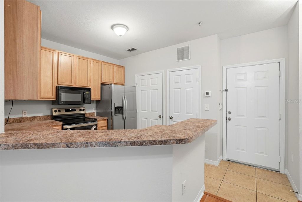 Image 25 of property listing at 9916 COURTNEY PALMS BOULEVARD 302, Tampa, FL 33619