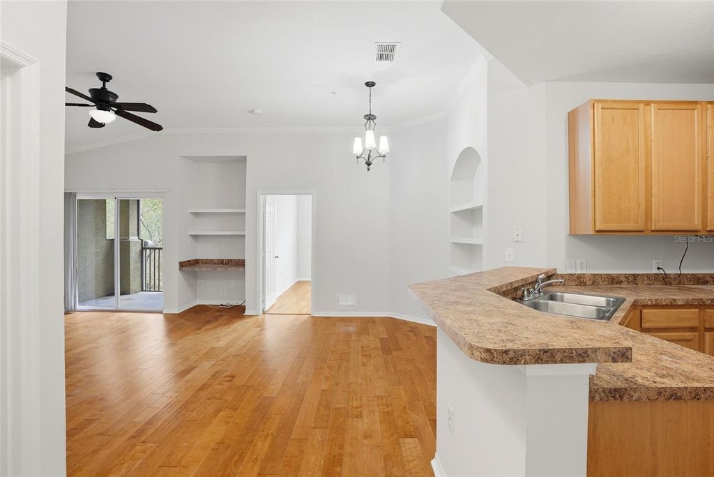Image 26 of property listing at 9916 COURTNEY PALMS BOULEVARD 302, Tampa, FL 33619