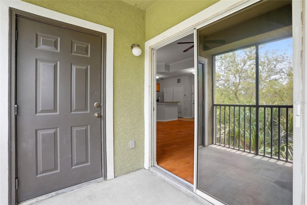 Image 30 of property listing at 9916 COURTNEY PALMS BOULEVARD 302, Tampa, FL 33619
