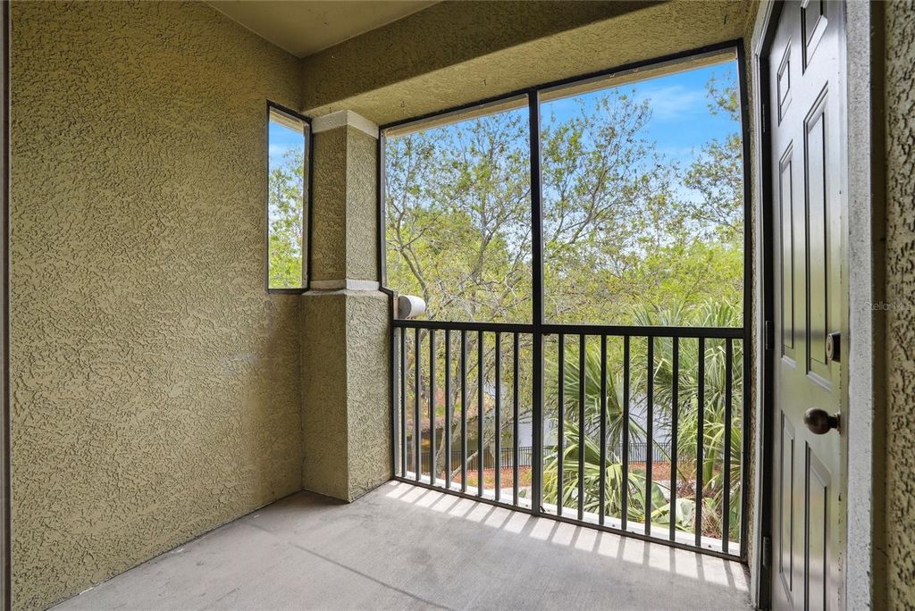 Image 31 of property listing at 9916 COURTNEY PALMS BOULEVARD 302, Tampa, FL 33619
