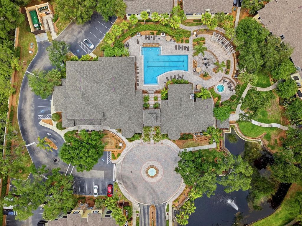 Image 33 of property listing at 9916 COURTNEY PALMS BOULEVARD 302, Tampa, FL 33619