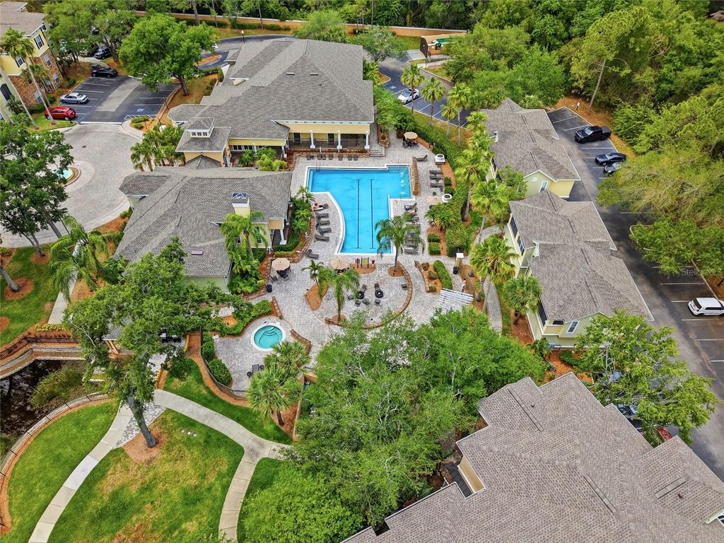 Image 34 of property listing at 9916 COURTNEY PALMS BOULEVARD 302, Tampa, FL 33619