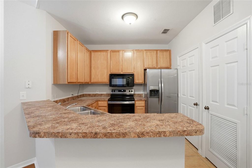 Image 5 of property listing at 9916 COURTNEY PALMS BOULEVARD 302, Tampa, FL 33619