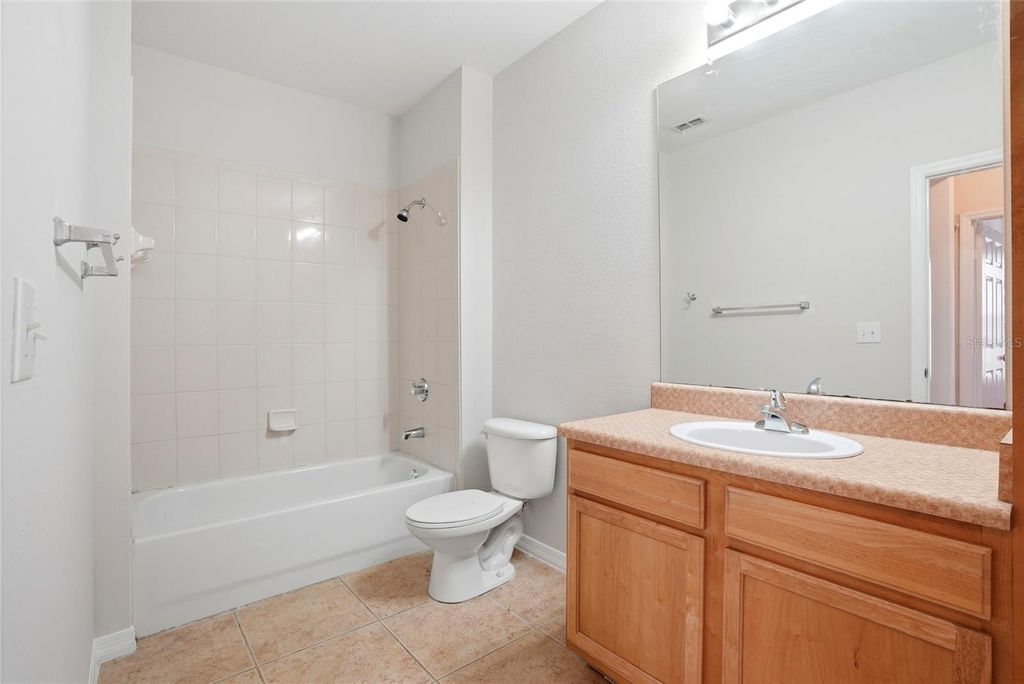 Image 9 of property listing at 9916 COURTNEY PALMS BOULEVARD 302, Tampa, FL 33619