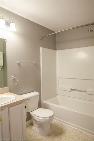 100 Evergreen Trail 60, Lake Orion, MI 48362