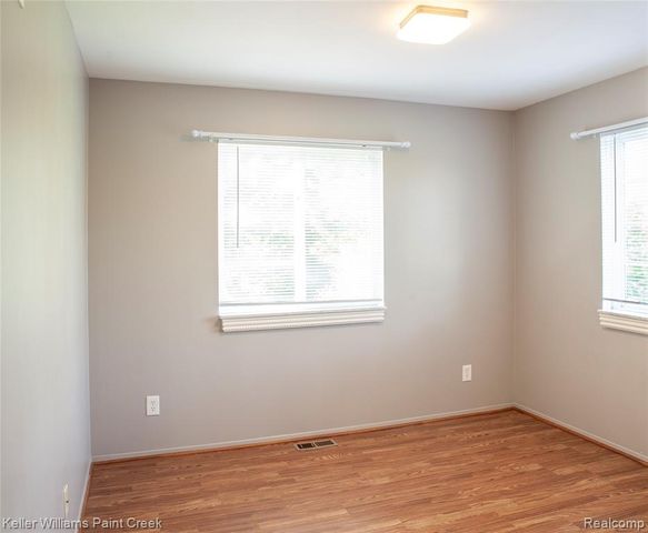 100 Evergreen Trail 60, Lake Orion, MI 48362