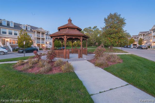 100 Evergreen Trail 60, Lake Orion, MI 48362