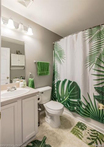 100 Evergreen Trail 60, Lake Orion, MI 48362