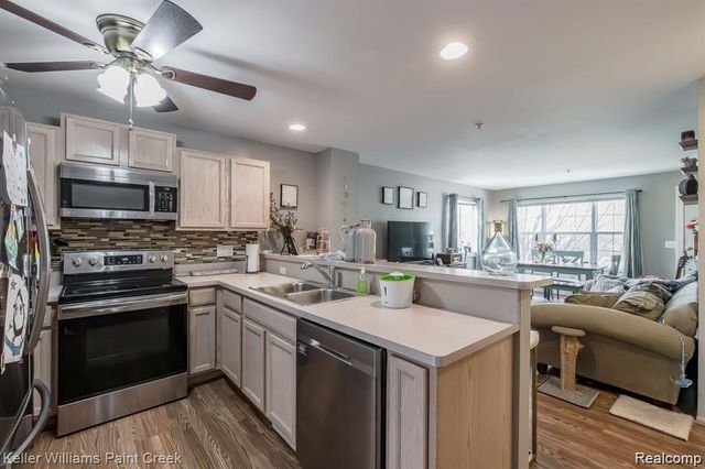 100 Evergreen Trail 60, Lake Orion, MI 48362