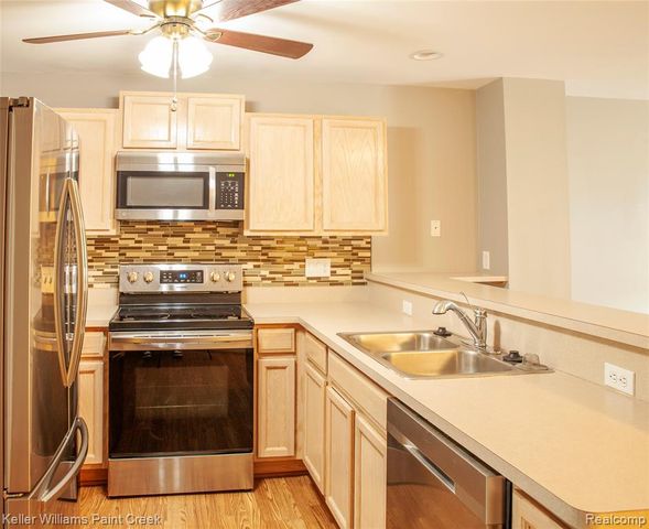 100 Evergreen Trail 60, Lake Orion, MI 48362