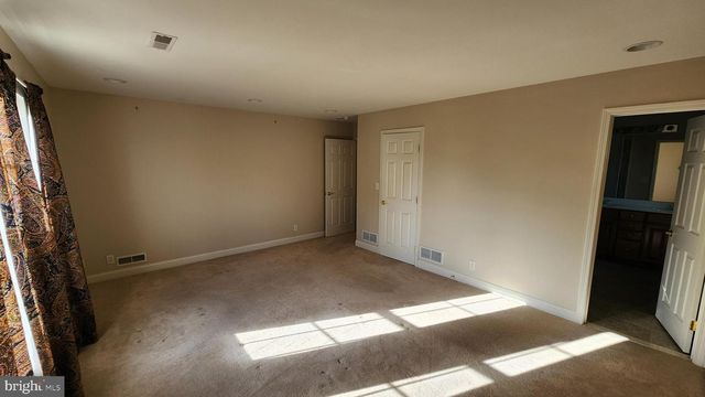 1557 EMERSON DR, Mount Joy, PA 17552