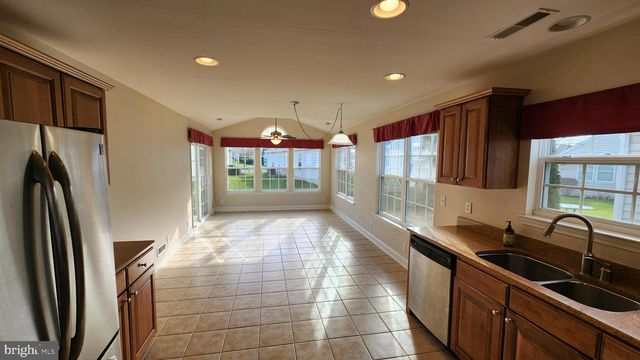 1557 EMERSON DR, Mount Joy, PA 17552
