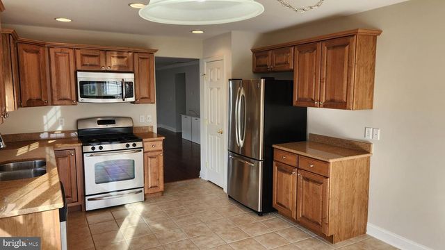 1557 EMERSON DR, Mount Joy, PA 17552