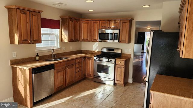 1557 EMERSON DR, Mount Joy, PA 17552