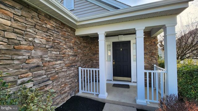 1557 EMERSON DR, Mount Joy, PA 17552