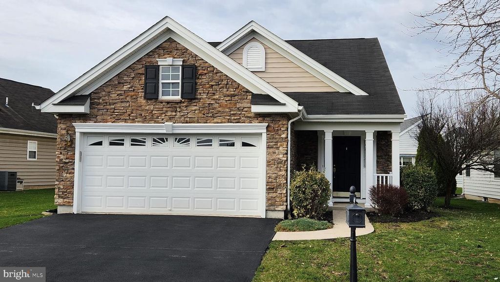 1557 EMERSON DR, Mount Joy, PA 17552