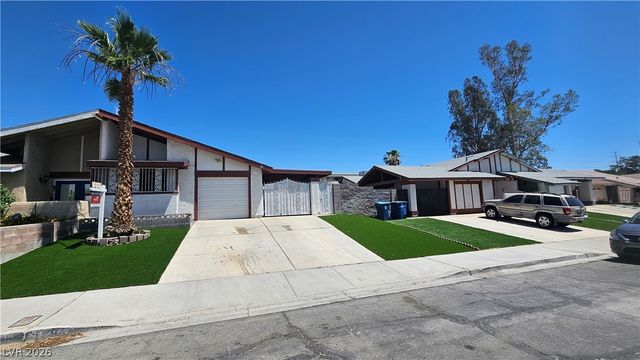 6738 Oak Valley Drive, Las Vegas, NV 89103
