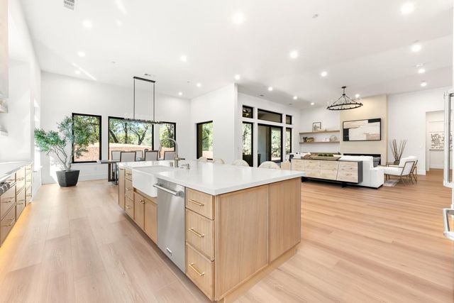 23222 Darkhorse Dr, Auburn, CA 95602