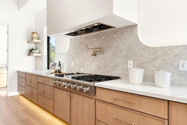23222 Darkhorse Dr, Auburn, CA 95602