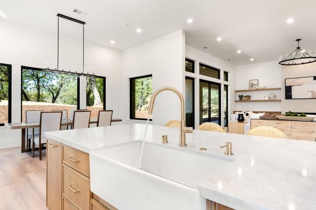 23222 Darkhorse Dr, Auburn, CA 95602