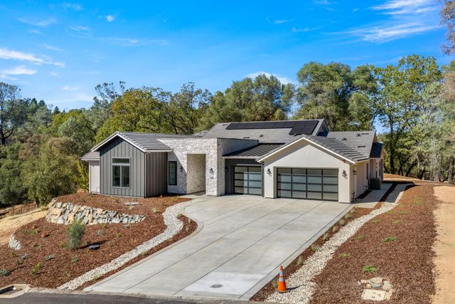 23222 Darkhorse Dr, Auburn, CA 95602