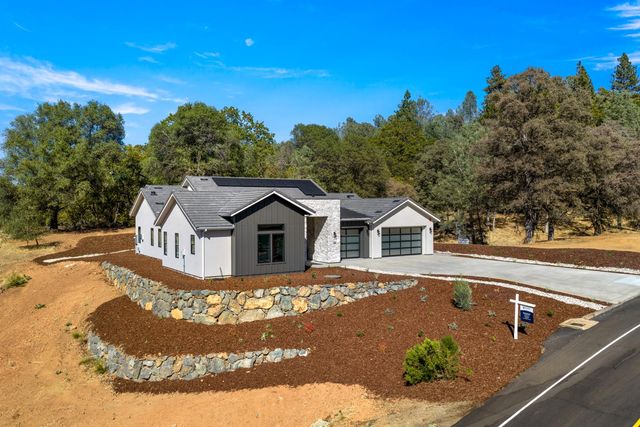 23222 Darkhorse Dr, Auburn, CA 95602
