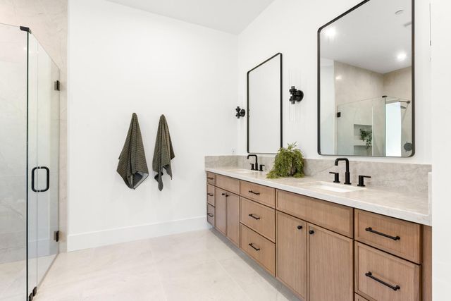 23222 Darkhorse Dr, Auburn, CA 95602