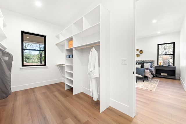 23222 Darkhorse Dr, Auburn, CA 95602