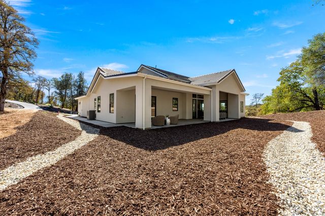 23222 Darkhorse Dr, Auburn, CA 95602