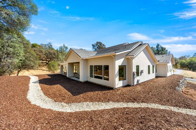 23222 Darkhorse Dr, Auburn, CA 95602