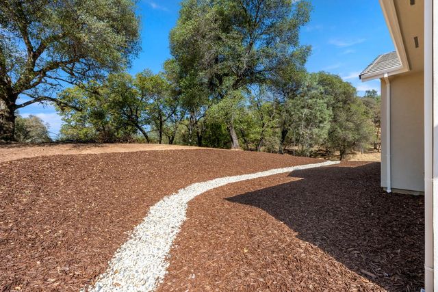 23222 Darkhorse Dr, Auburn, CA 95602