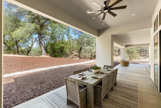 23222 Darkhorse Dr, Auburn, CA 95602