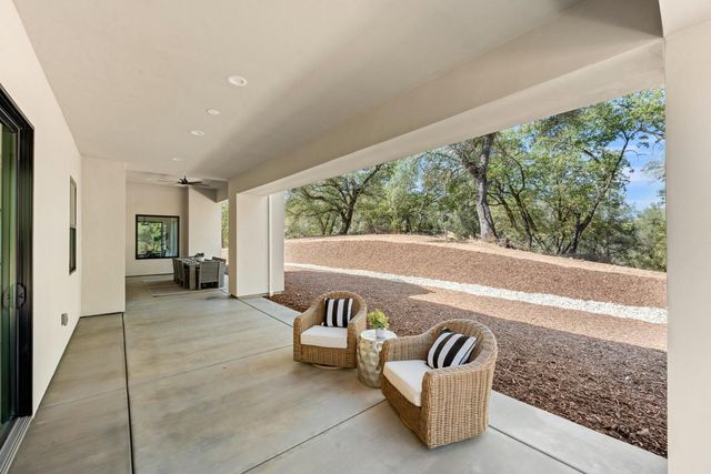 23222 Darkhorse Dr, Auburn, CA 95602