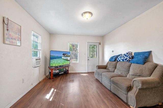 1227 PERROT STREET, Green Bay, WI 54302