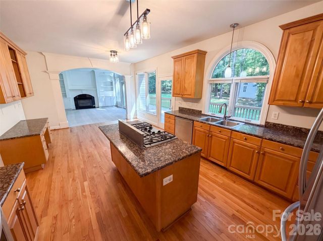 10124 Windtree Lane, Charlotte, NC 28215