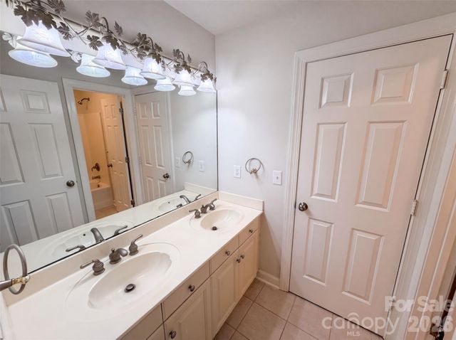 10124 Windtree Lane, Charlotte, NC 28215