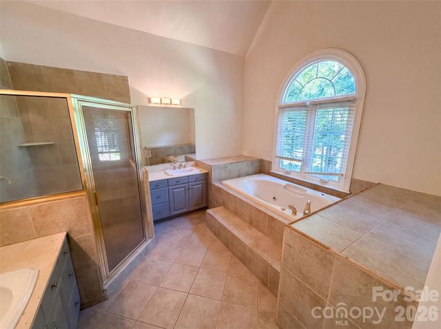 10124 Windtree Lane, Charlotte, NC 28215