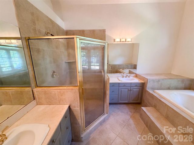10124 Windtree Lane, Charlotte, NC 28215