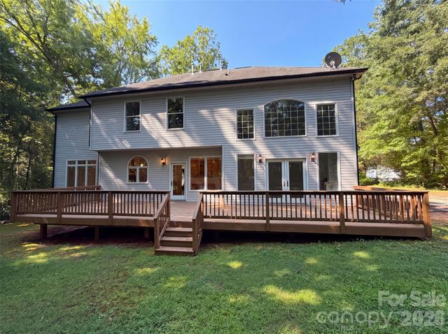 10124 Windtree Lane, Charlotte, NC 28215