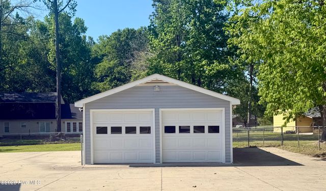 2443 Creekside Road, Kinston, NC 28504