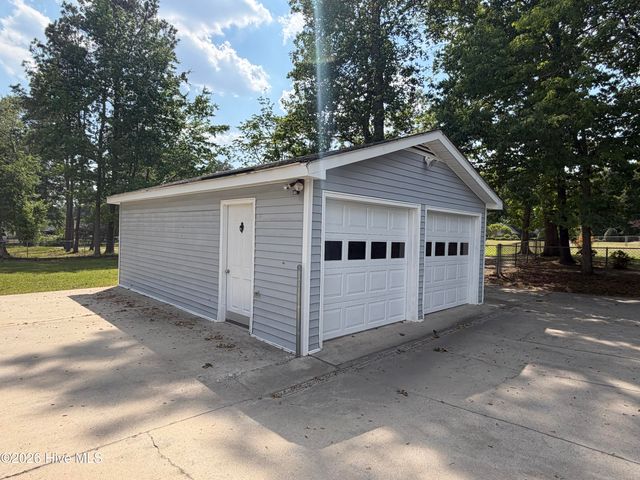 2443 Creekside Road, Kinston, NC 28504