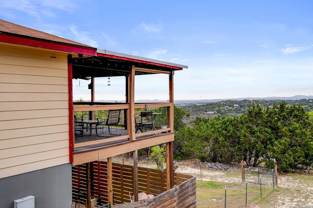 318 S Polly Peak, Bandera, TX 78003